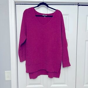 American Eagle sweater size xs/s, magenta